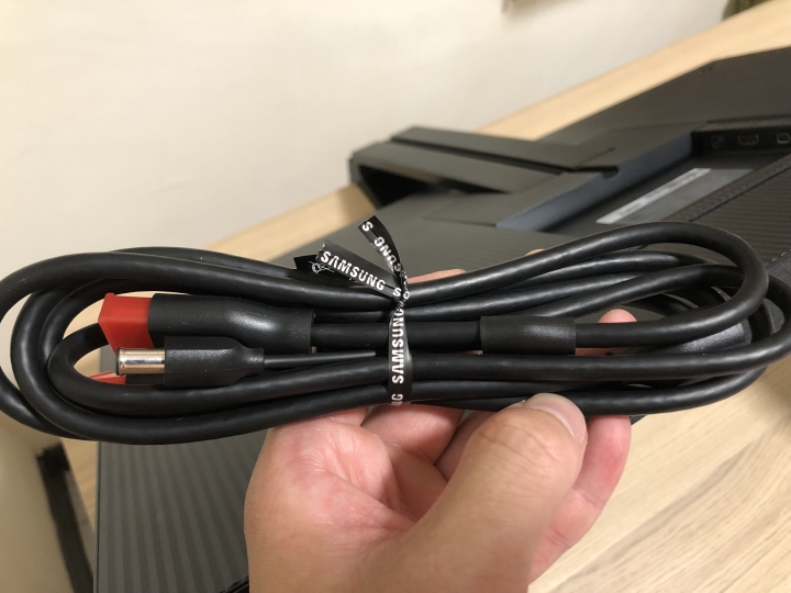 Samsung Space Monitor (S32R750UEC) 開箱使用心得