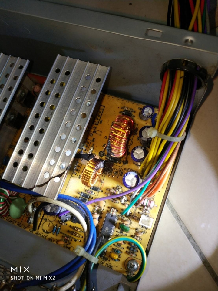 這兩顆電源供應器品質如何 有高手來看看嗎