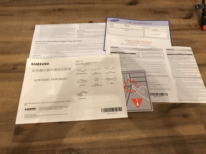 [開箱心得文]入手辣~Samsung 32吋 Space 多段式螢幕（S32R750UEC)~~~~