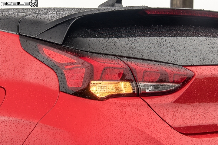 Hyundai Veloster Turbo試駕 又酷又會跑