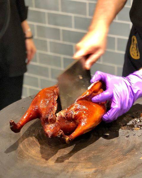 【金鳳錦燒鵝】國父紀念館新開幕鵝界拿破崙燒鵝