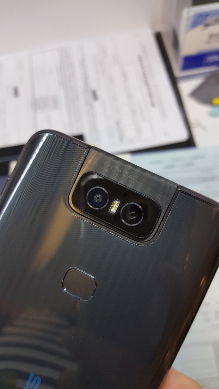 Zenfone 6 忠孝SOGO預購取機 新品瑕疵 待續!