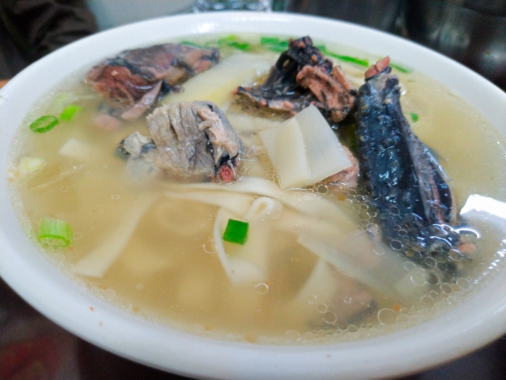 [桃園市]三妹四川麵食-無論你想吃的是四川名吃的燃麵、蹄花麵、肥腸麵、燉雞麵、酸辣粉，還是台灣才有四川沒有的川味兒牛肉麵，在這裡通通吃的到！！