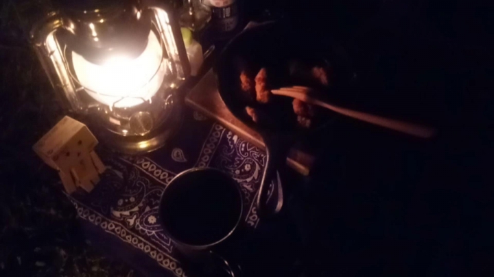 ▲機車露營(24)_小女孩的童言童語(小七篇/柴燒讚岐烏龍麵/手斧初體驗)_Solocamping ft. Kawaii littler girl