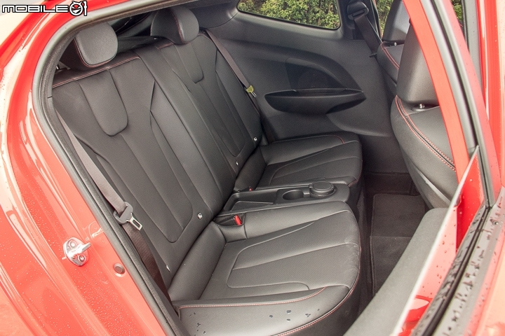 Hyundai Veloster Turbo試駕 又酷又會跑