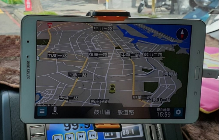 平板當車機充電問題 求救