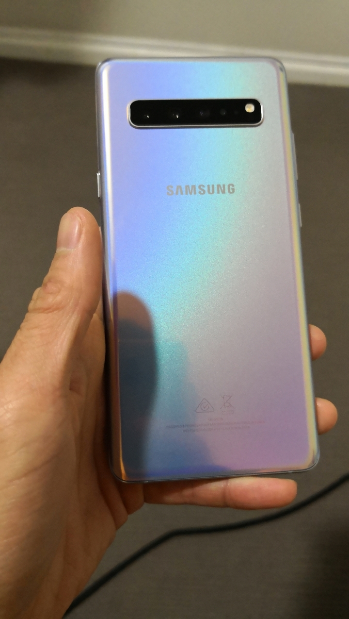 小弟的第一支5G手機...Samsung Galaxy S10 5G