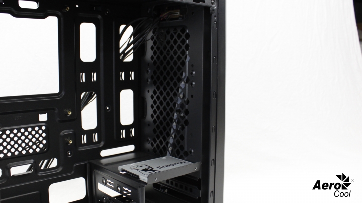 愛樂酷AeroCool Cylon賽隆,13色炫彩RGB大軍報到【開箱】