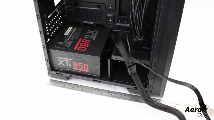 愛樂酷AeroCool Cylon賽隆,13色炫彩RGB大軍報到【開箱】