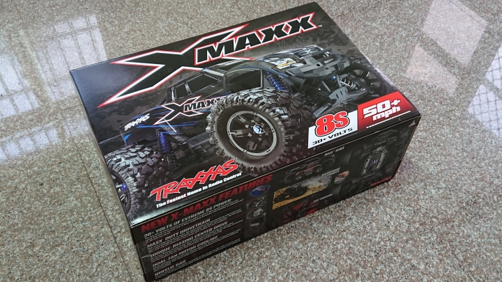 [簡易開箱] 1/6 Traxxas XMAXX 8s 無刷暴力大腳車