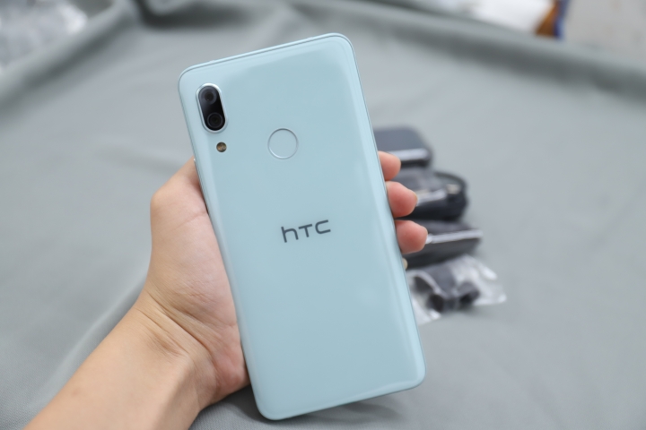 謙和綠 htc U19e小開箱