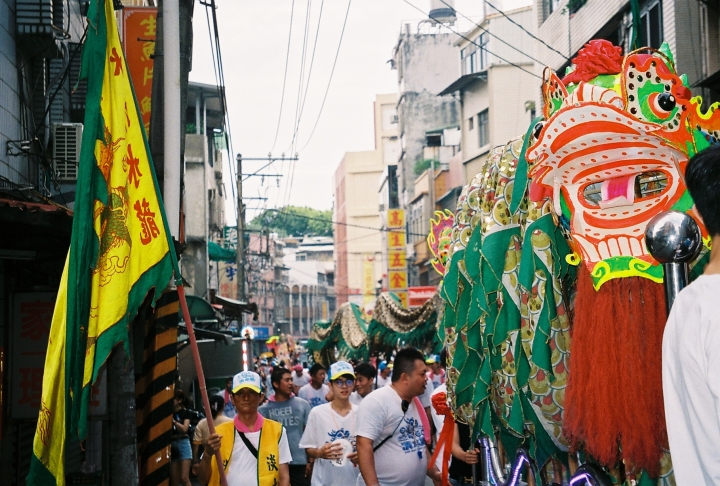 [Olympus Stylus ZOOM 140]暗訪淡水大拜拜[Kodak 400]
