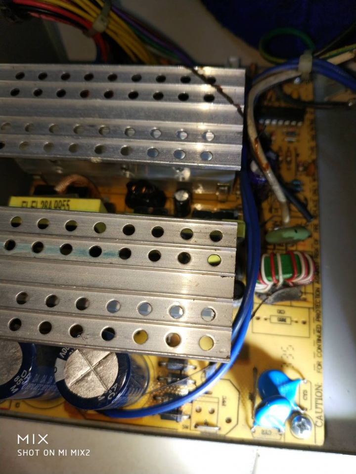 這兩顆電源供應器品質如何 有高手來看看嗎