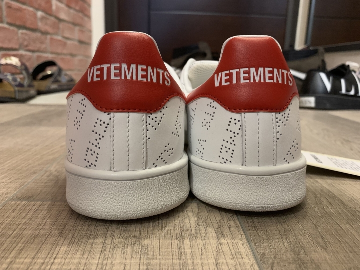 「開箱」vetements 字母穿透低筒運動鞋