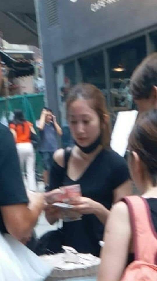 反送中结束，完工当街发钱呀【是送中 还是送钱。送民主呀】