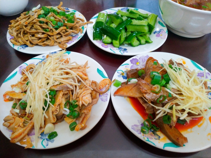 [桃園市]三妹四川麵食-無論你想吃的是四川名吃的燃麵、蹄花麵、肥腸麵、燉雞麵、酸辣粉，還是台灣才有四川沒有的川味兒牛肉麵，在這裡通通吃的到！！