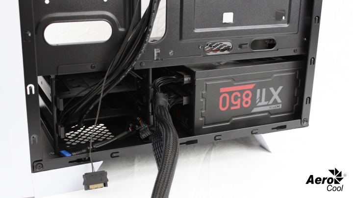 愛樂酷AeroCool Cylon賽隆,13色炫彩RGB大軍報到【開箱】