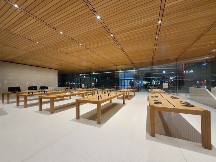 Apple信義A13，開幕前一夜的超廣角外觀記錄
