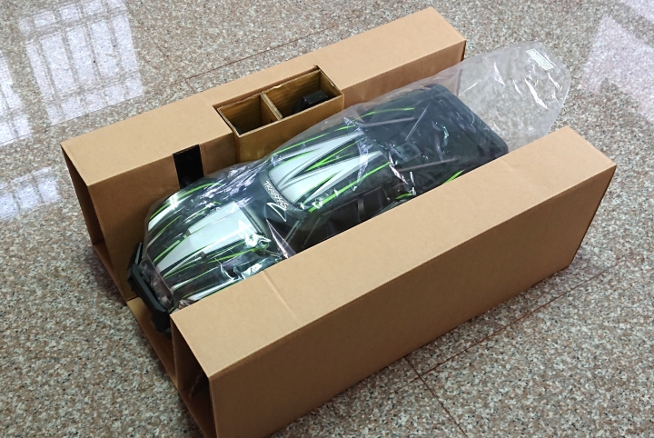 [簡易開箱] 1/6 Traxxas XMAXX 8s 無刷暴力大腳車