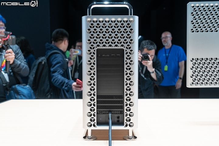 Apple Mac Pro 2019 與 Pro Display XDR 動眼看！ 微妙外型下的強大效能！