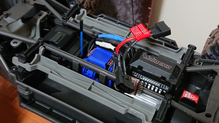 [簡易開箱] 1/6 Traxxas XMAXX 8s 無刷暴力大腳車