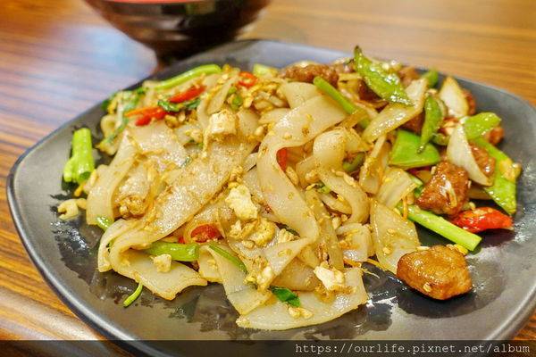 台中．吃到賺到的銷魂骰子牛炒河粉@探扒霸平價午晚餐