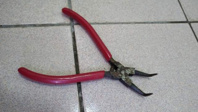 面盆龍頭六角螺帽如何轉出？