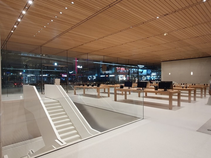Apple信義A13，開幕前一夜的超廣角外觀記錄