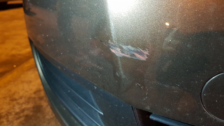 倒車A 到別人的福斯車