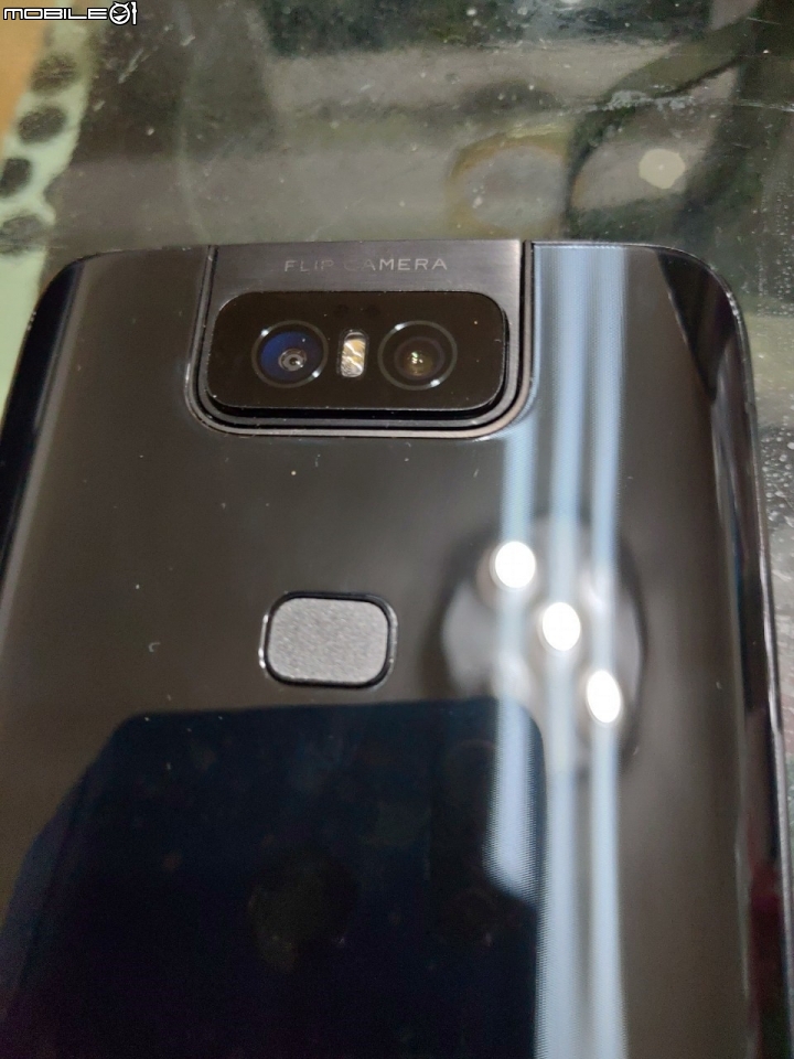 【開箱評測】翻轉手機, 隨心所欲. Asus ZenFone 6 !!  同時兼顧高容量電池及高效能處理器, 翻轉式相機的智慧型手機..