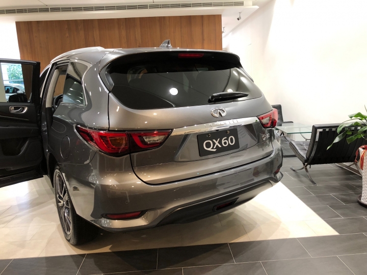 賞完QX50跟QX60之後猶豫了