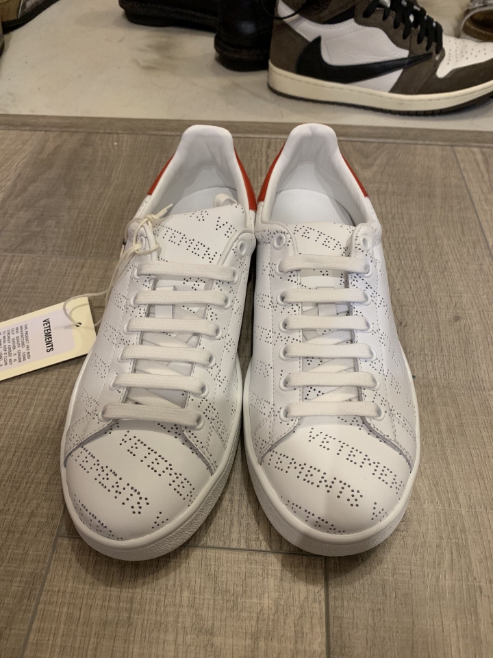 「開箱」vetements 字母穿透低筒運動鞋