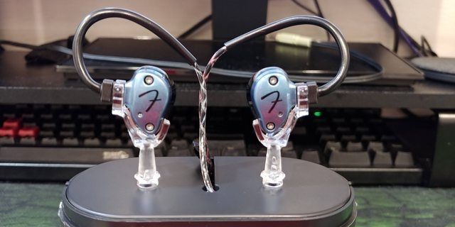 [心得] 10K內入耳式新寵：Fender Nine-1