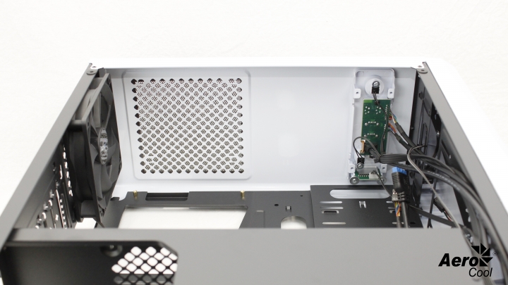 愛樂酷AeroCool Cylon賽隆,13色炫彩RGB大軍報到【開箱】