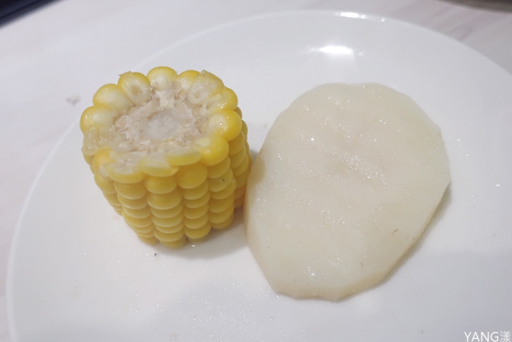 【新莊】覺醒幸福鍋物,新莊火鍋推薦,蛤蛤蛤肉肉鍋超狂,上百顆蛤蜊太誇張