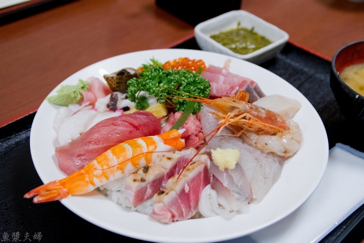 【美食。食記】東京 入谷 提高CP值的好方法 齋藤鮮魚店 齋藤割烹 割烹さいとう 生魚片蓋飯 刺身 海鮮丼 菜單 價位 午餐 推薦 必吃