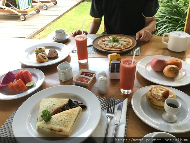 【20180502-0507 BALI峇里島】SEMINYAK水明漾VILLA飯店分享 Pradha Villas Seminyak