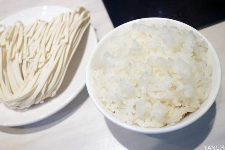 【新莊】覺醒幸福鍋物,新莊火鍋推薦,蛤蛤蛤肉肉鍋超狂,上百顆蛤蜊太誇張