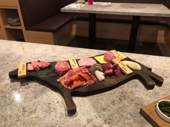 【美食。食記】台北 信義區 王女の貞 一秒流淚橫隔膜？！ 樂軒松阪亭 燒肉 烤肉 壽喜燒 A5和牛 日本 澳洲 菜單 價位