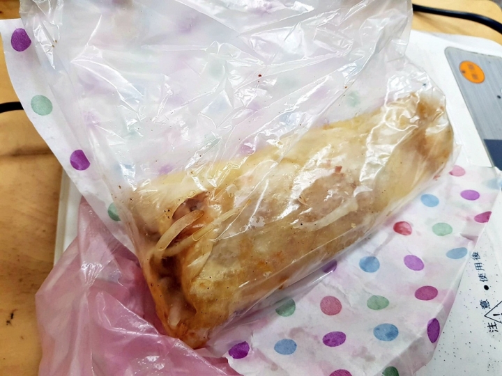 苗栗縣頭份市 85度C附近[中港老店 蛋餅廚房] 獨特醬料 手桿餅皮 之鮪魚蛋餅 2019食記 ~ 餅皮算厚 份量不少!