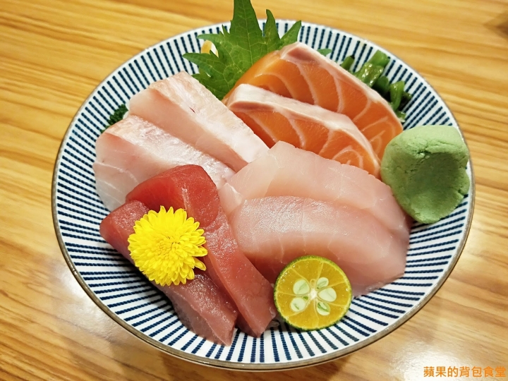 [食記] 新竹東區-東街日式料理-民生店 肥美又大份量的生魚片 軟殼蟹與梅子醬解膩開胃 炸蝦天婦羅土瓶蒸 物超所值 新竹美食