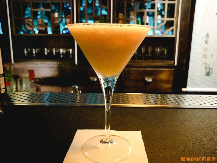 [食記] 新竹東區 - Bar Approx 將進酒 一杯就讓你有感覺的調酒 對味的新奇下酒餐點 昏暗中國風 放鬆自在的氣氛 新竹美食 新竹酒吧