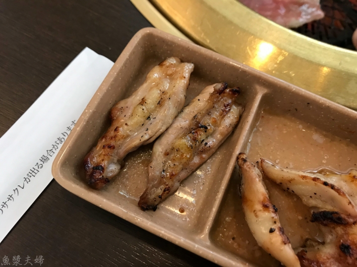 【美食。食記】東京 南千住 有美味雞脖的便宜燒肉焼肉 おもに亭 LaLaテラス南千住店 日式燒肉 烤肉 菜單 價位 午餐 晚餐 推薦 必吃
