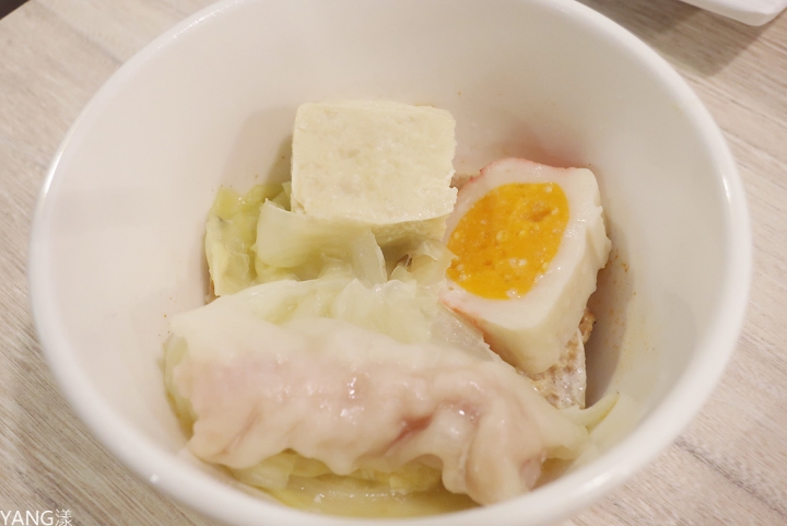 【蘆洲】鮮開鍋，美味起司牛奶鍋、和風麻辣鍋底不加價，副餐無限吃到飽
