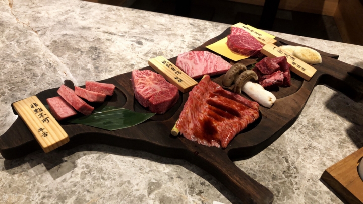 【美食。食記】台北 信義區 王女の貞 一秒流淚橫隔膜？！ 樂軒松阪亭 燒肉 烤肉 壽喜燒 A5和牛 日本 澳洲 菜單 價位