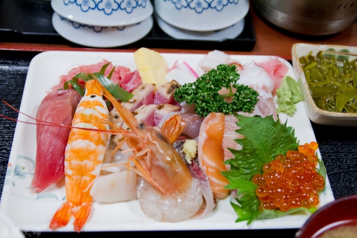 【美食。食記】東京 入谷 提高CP值的好方法 齋藤鮮魚店 齋藤割烹 割烹さいとう 生魚片蓋飯 刺身 海鮮丼 菜單 價位 午餐 推薦 必吃