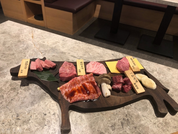 【美食。食記】台北 信義區 王女の貞 一秒流淚橫隔膜？！ 樂軒松阪亭 燒肉 烤肉 壽喜燒 A5和牛 日本 澳洲 菜單 價位