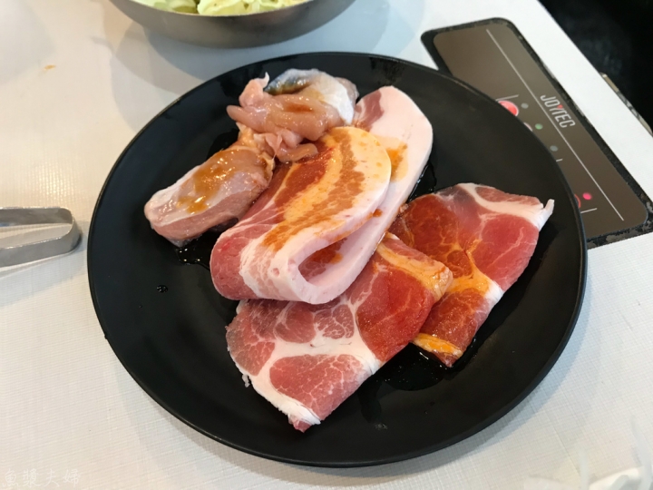 【美食。食記】東京 足立區 便宜到想不透的一人燒肉吃到飽 啾啾燒肉 じゅうじゅうカルビ 足立中央本町店 菜單 價位 推薦 日式烤肉 午餐必吃