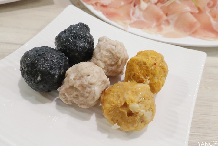 【蘆洲】鮮開鍋，美味起司牛奶鍋、和風麻辣鍋底不加價，副餐無限吃到飽