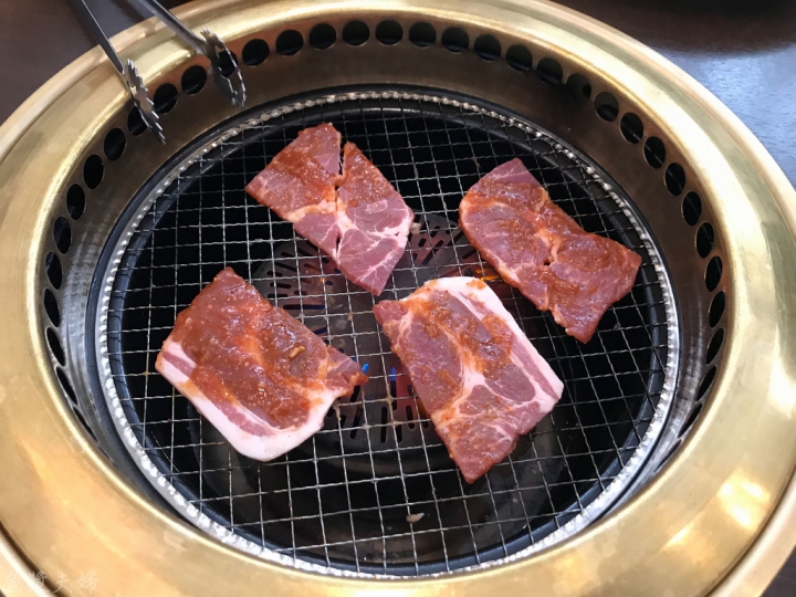 【美食。食記】東京 南千住 有美味雞脖的便宜燒肉焼肉 おもに亭 LaLaテラス南千住店 日式燒肉 烤肉 菜單 價位 午餐 晚餐 推薦 必吃